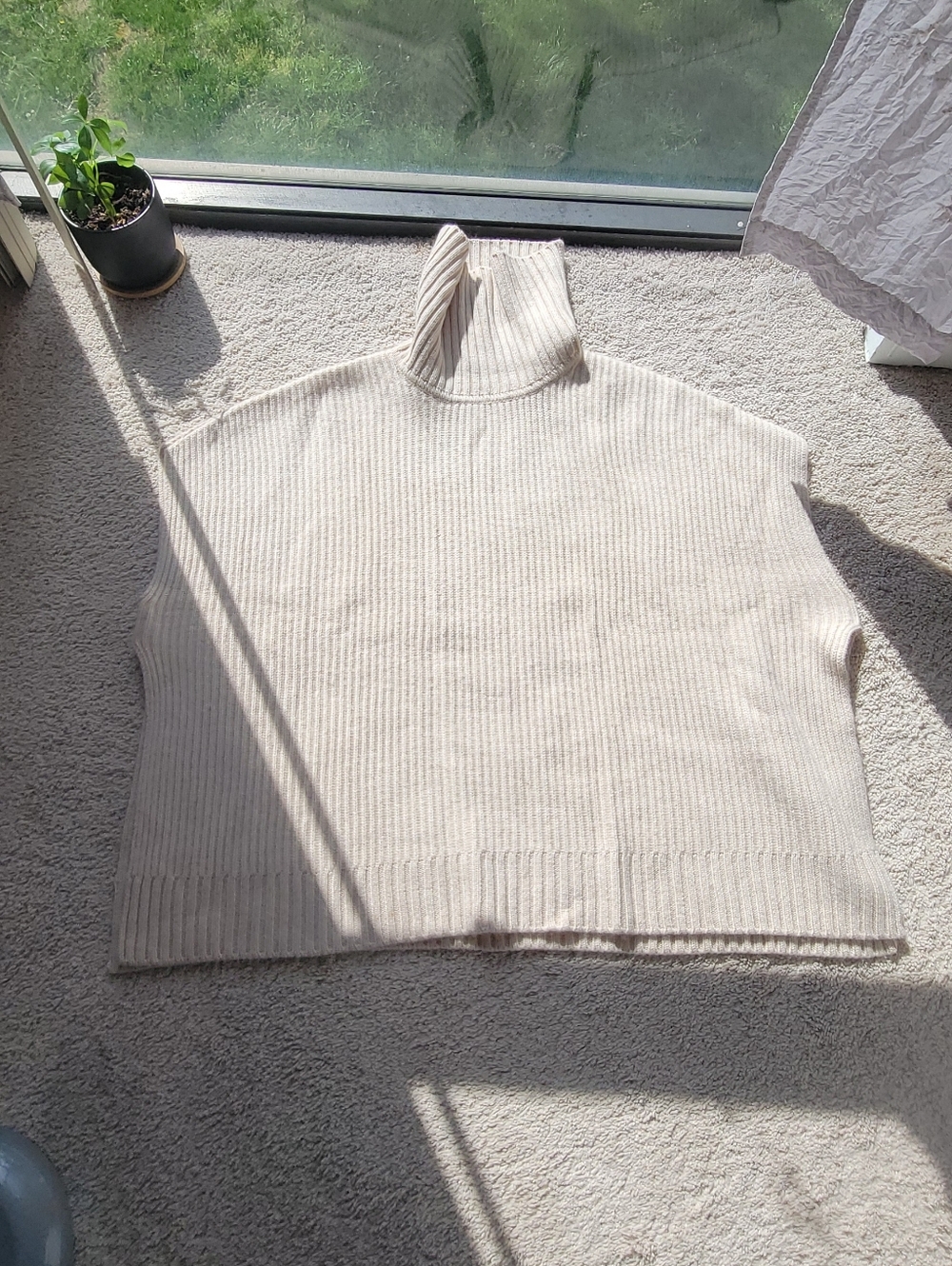 Yama Cashmere Cream Ribbed Turtleneck Sleeveless Sweater
